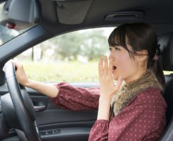 居眠り運転を防止する！注目の眠気対策グッズ