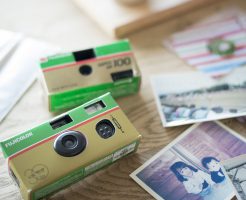 空前のフィルムカメラブーム！若い女の子の間で流行ってる「写ルンです」の魅力とは